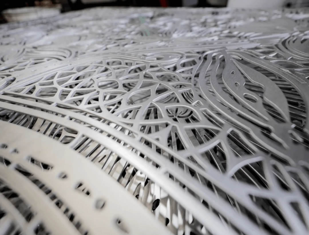 Leveza Estratégica e Dissipação Térmica do Alumínio Leveza Estratégica e Dissipação Térmica do Alumínio