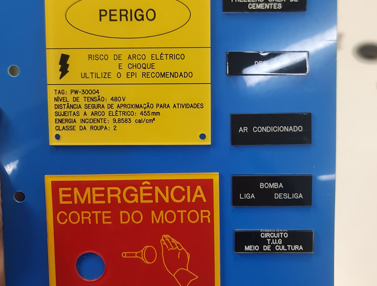 Placa de Identificação para Painéis Elétricos e QGBTs