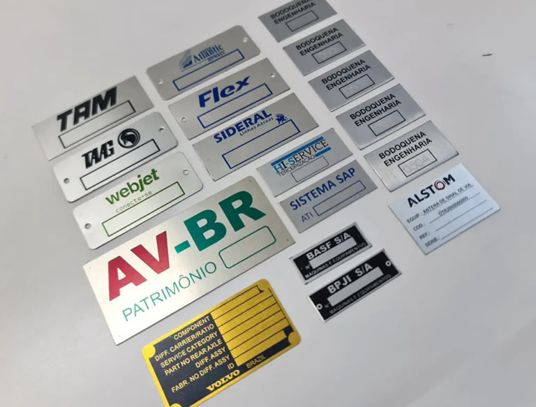 Placas de Identificação Patrimonial TI e Eletrônicos