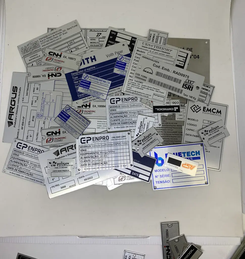 placas-patrimoniais-personalizadas-identificacao-ativos placas patrimoniais personalizadas para identificação de ativos