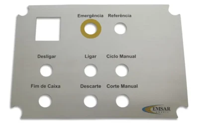 Painéis industriais personalizados: como escolher o material ideal para a interface de comando