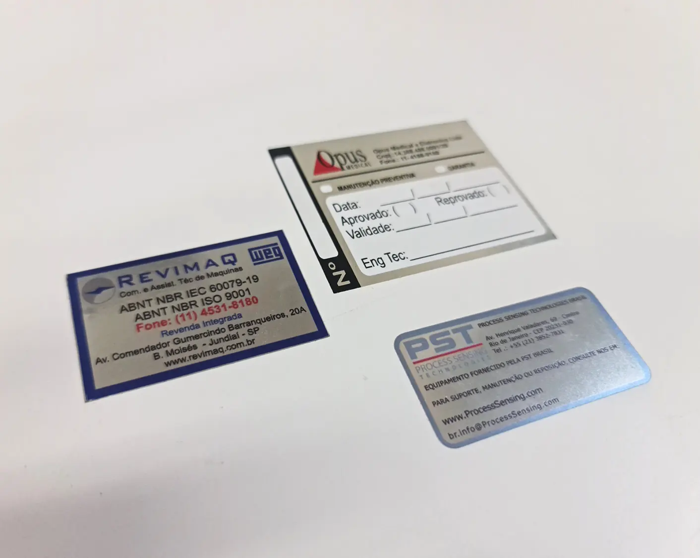 placas-identificacao-areas-externas-metalicas Placas de identificação para áreas externas em equipamentos
